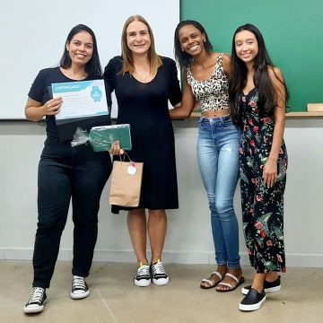 Curso de Pedagogia do UNIFAGOC recebe egressa para falar sobre sua carreira profissional