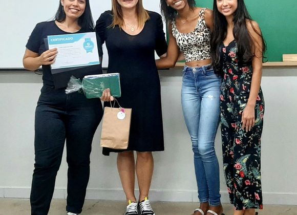 Curso de Pedagogia do UNIFAGOC recebe egressa para falar sobre sua carreira profissional