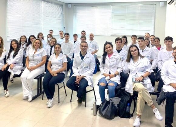 Alunos da Medicina UNIFAGOC fazem visita na Colônia Padre Damião para aprender sobre hanseníase