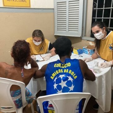 Alunos do UNIFAGOC retomam atividades do projeto Saúde na Praça