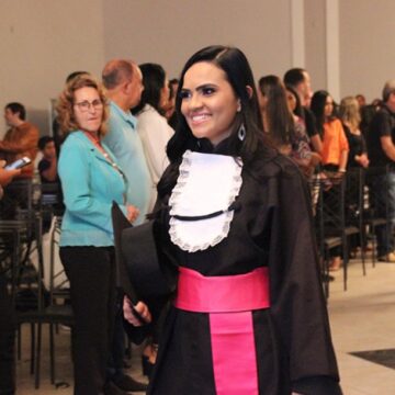 Do estágio ao sucesso: egressa do UNIFAGOC coleciona promoções em uma instituição financeira