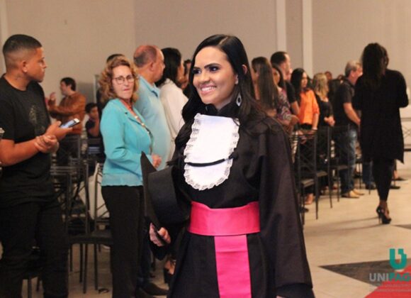 Do estágio ao sucesso: egressa do UNIFAGOC coleciona promoções em uma instituição financeira