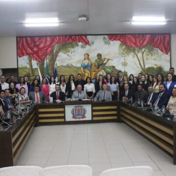 Profissionais formados pelo UNIFAGOC recebem carteirinha da OAB