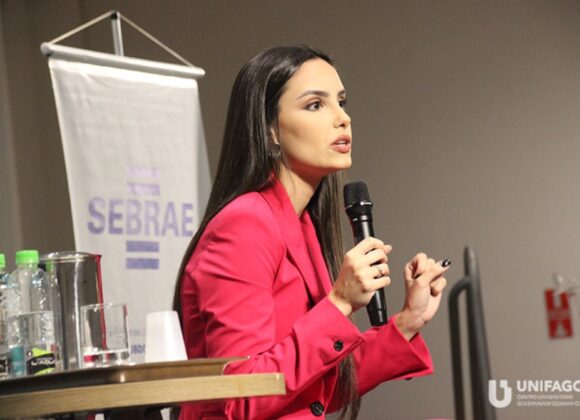 UNIFAGOC recebe jornalista para palestra sobre Influência Digital