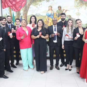 Ex-Alunos do UNIFAGOC recebem carteirinhas da OAB