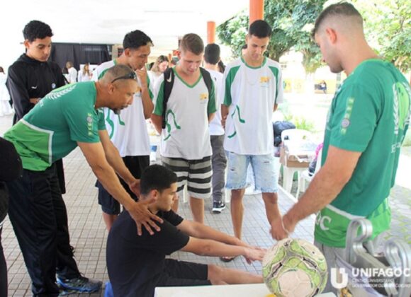Alunos do UNIFAGOC participam de atividade de extensão da disciplina de Projeto Integrador na Escola Raul Soares