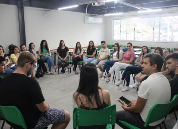 Alunos do UNIFAGOC promovem grupo de oração