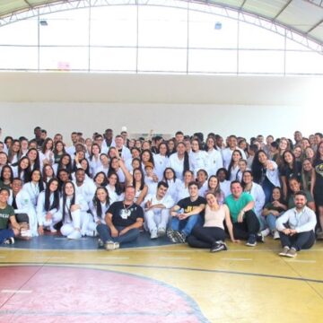 Projeto Integrador reúne alunos da área da saúde do UNIFAGOC em ação de combate à obesidade no Colégio Tiradentes