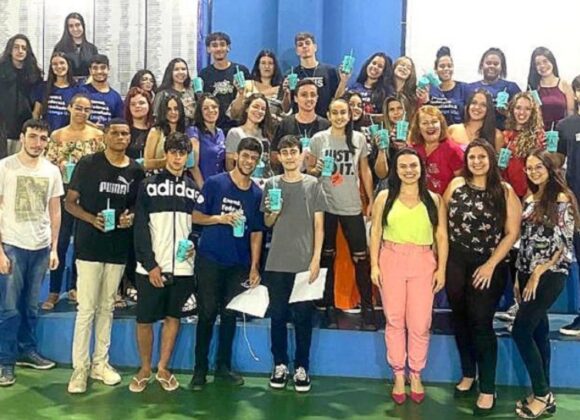 Alunas da Enfermagem UNIFAGOC palestram sobre violência obstétrica em Colégio de Ubá