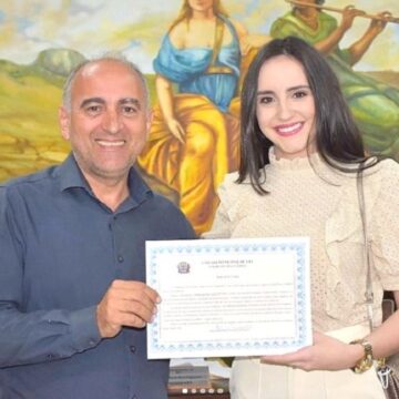 Egressa do curso de Medicina do UNIFAGOC recebe Moção de aplausos da Câmara Municipal de Ubá