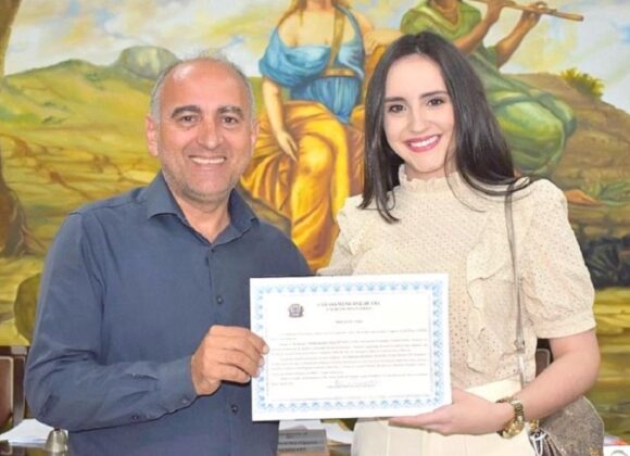 Egressa do curso de Medicina do UNIFAGOC recebe Moção de aplausos da Câmara Municipal de Ubá