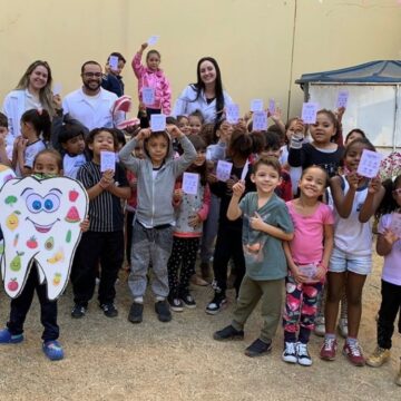 Alunos da Odontologia UNIFAGOC ensinam sobre saúde bucal em escola de Ubá