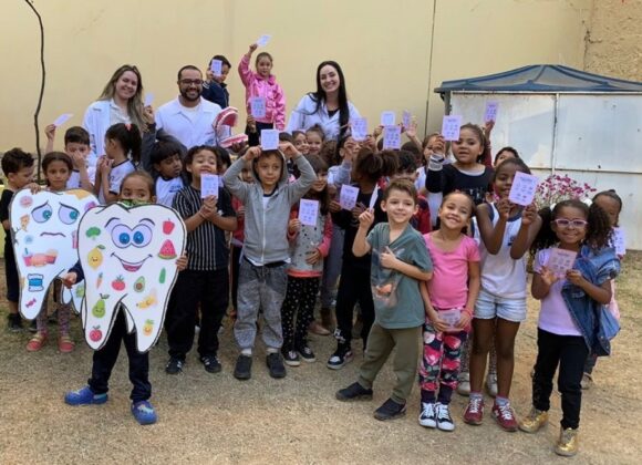 Alunos da Odontologia UNIFAGOC ensinam sobre saúde bucal em escola de Ubá