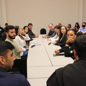 Alunos do Direito UNIFAGOC vivenciam prática profissional em III Audiência Trabalhista Simulada