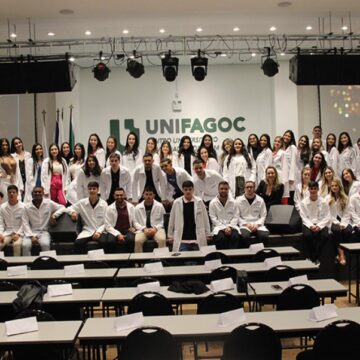 Odontologia UNIFAGOC realiza cerimônia de Entrega do Jaleco para alunos do 1º período de 2022.1