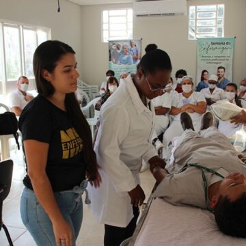 Alunos da Enfermagem UNIFAGOC apresentam teatro sobre o dia a dia do enfermeiro em hospitais de Ubá