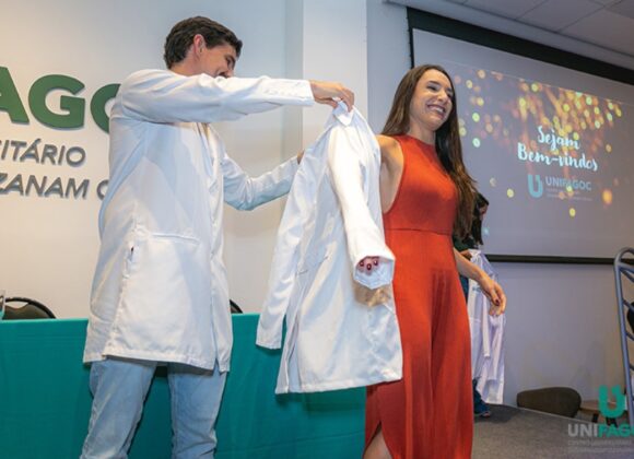 Medicina UNIFAGOC realiza entrega de jalecos para alunos da 12ª e 13ª turmas
