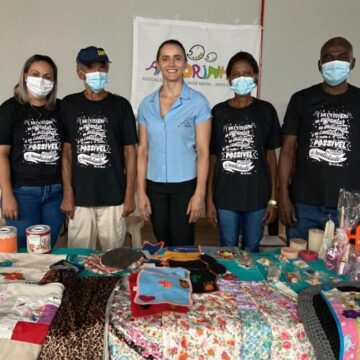 Associação Andorinhas realiza exposição de artesanatos no campus do UNIFAGOC