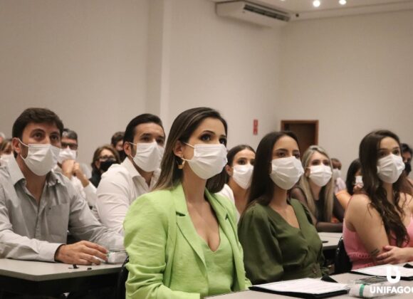 12 novos médicos da 5ª turma de Medicina do UNIFAGOC colaram grau
