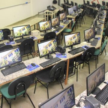 UNIFAGOC dispõe de três Laboratórios de Informática que possibilitam o atendimento das necessidades institucionais