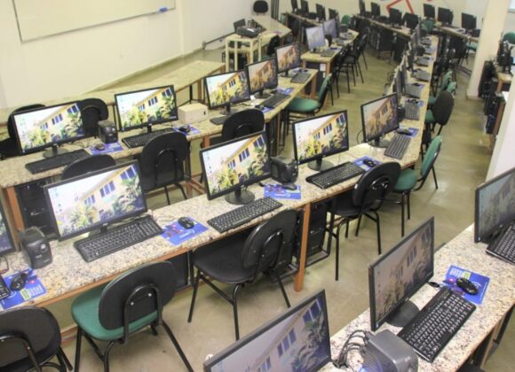 UNIFAGOC dispõe de três Laboratórios de Informática que possibilitam o atendimento das necessidades institucionais