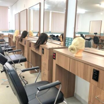 Salão de Visagismo do UNIFAGOC permite vivência profissional aos alunos do curso de Estética e Cosmética