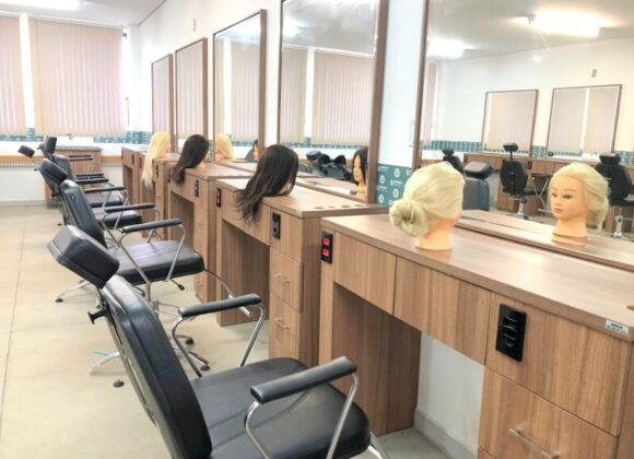 Salão de Visagismo do UNIFAGOC permite vivência profissional aos alunos do curso de Estética e Cosmética