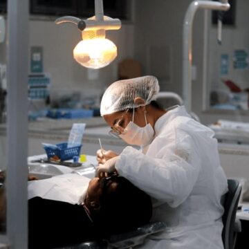 Alunos do UNIFAGOC retomam atendimentos da Clínica de Odontologia