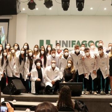 UNIFAGOC realizou cerimônia entrega dos Jalecos para turmas do curso de Odontologia
