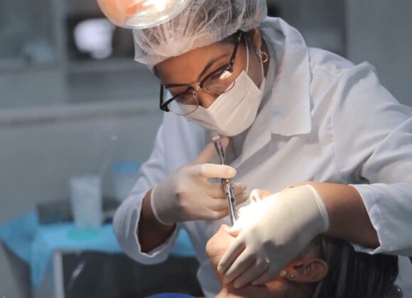 Sorriso, bem-estar e qualidade de vida: conheça mais sobre o cirurgião dentista e os diferenciais do curso de Odontologia do UNIFAGOC