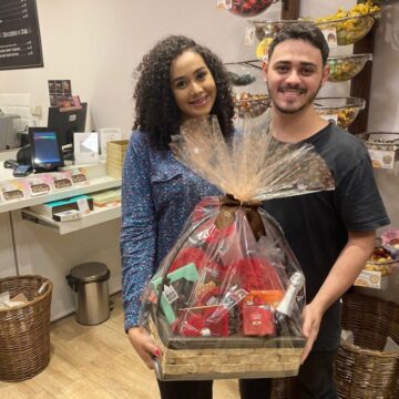 Alunos de Ciências Contábeis e Direito são vencedores da promoção do Dia dos Namorados do UNIFAGOC