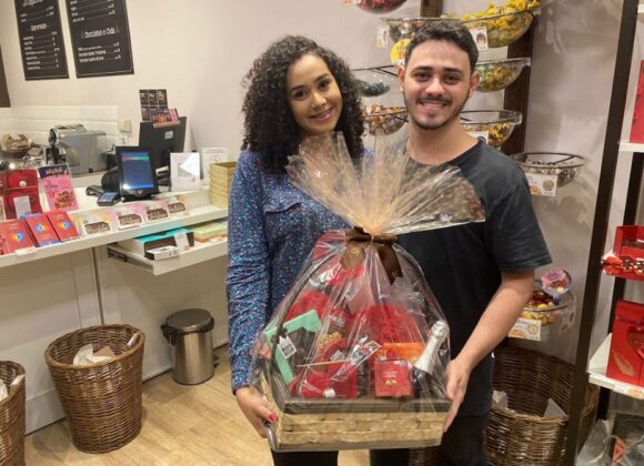 Alunos de Ciências Contábeis e Direito são vencedores da promoção do Dia dos Namorados do UNIFAGOC