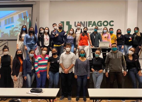Alunos da Enfermagem e Medicina UNIFAGOC participam de workshop sobre Hanseníase promovido pela GRS de Ubá