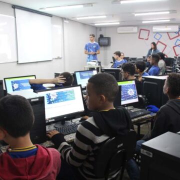 Alunos da Ciência da Computação UNIFAGOC apresentam Projeto Integrador para estudantes de Ubá