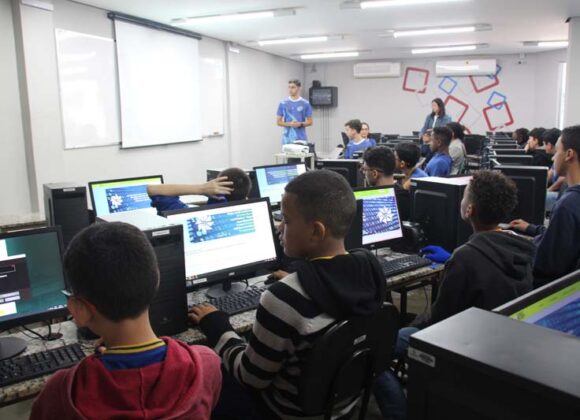 Alunos da Ciência da Computação UNIFAGOC apresentam Projeto Integrador para estudantes de Ubá