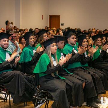 UNIFAGOC cola grau de novos profissionais da primeira turma do curso de Nutrição