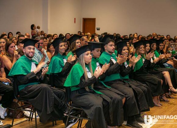 UNIFAGOC cola grau de novos profissionais da primeira turma do curso de Nutrição