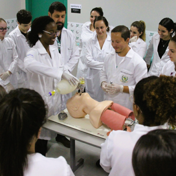 UNIFAGOC Introduz técnica de entubação em aula prática de Enfermagem