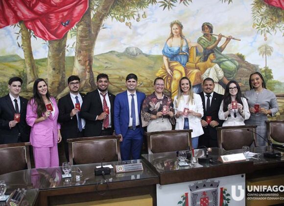 Egressos do curso de Direito do UNIFAGOC recebem carteirinhas da OAB