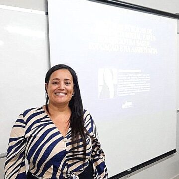 Pedagogia UNIFAGOC recebe visita de assistente social para a palestra sobre os benefícios da assistência social na educação