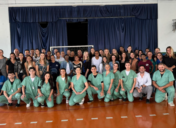 Alunos da Medicina UNIFAGOC realizam capacitação sobre a Lei Lucas em colégio de Ubá