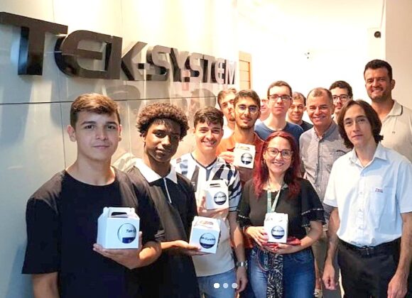 Alunos da Ciência da Computação UNIFAGOC participam de visita técnica na empresa Tek-System