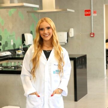 Do estágio ao emprego dos sonhos: conheça a história de sucesso da egressa da Nutrição UNIFAGOC Maria Clara Braga