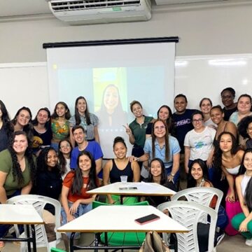 Internacionalização: Pedagogia UNIFAGOC participa de palestra com professora brasileira residente nos EUA