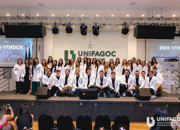 Medicina UNIFAGOC realiza entrega de jalecos para alunos da 21ª turma