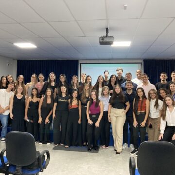 Alunos da Odontologia UNIFAGOC promovem palestra sobre atendimento humanizado e inclusivo