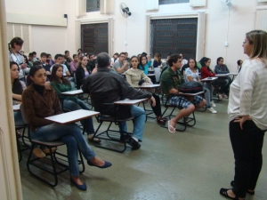Bolsista do Vestibular Social participam de reunião sobre o benefício