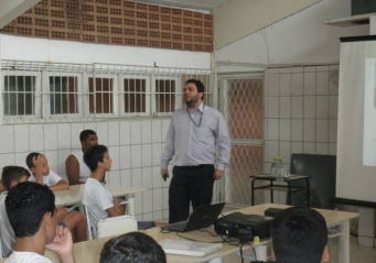 Coordenadores de cursos da Fagoc ministram palestras para alunos do Ensino Médio