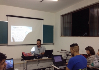 Alunos de Comunicação Social gerenciam páginas no facebook em trabalho de disciplina