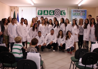 Fagoc promove entrega de jalecos para alunos de Medicina